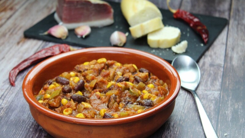 Anja Auer stellt in ihrem aktuellen Rezept eine neue Variante des Eintopf-Klassikers "Chili con Carne" vor.
