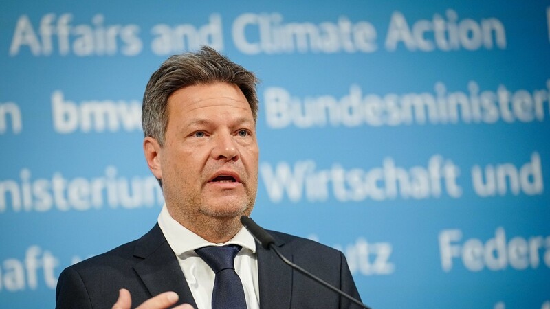 Bundeswirtschaftsminister Robert Habeck will den Corona-Wirtschaftsstabilisierungsfonds öffnen, um durch den Ukraine-Krieg in Not geratene Unternehmen zu retten.