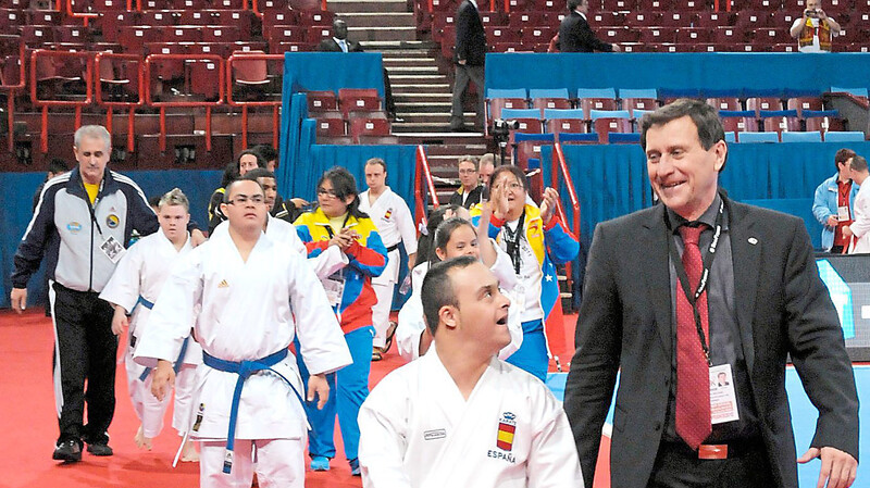 Wolfgang Weigert bei der Leichtathletik-Weltmeisterschaft 2012 in Paris, wo Karate erstmals als Demosport im Bereich des Behindertensports vorgestellt wurde. Seit 2014 ist die Sportart etabliert.