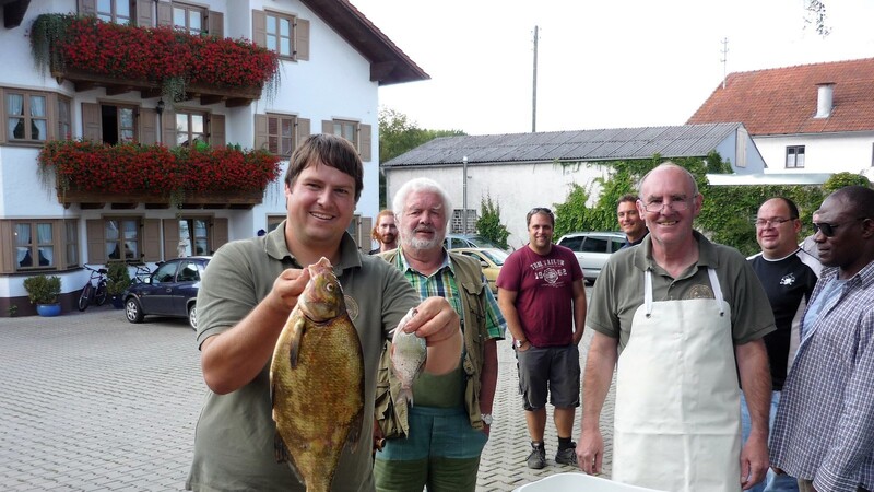 Man darf gespannt sein, wer den größten Fisch an Land zieht.