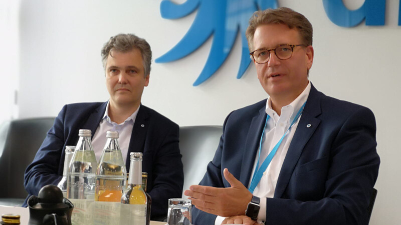 Die Vorstandsvorsitzenden von "die Bayerische" Dr. Herbert Schneidemann (li.) und Martin Gräfer.