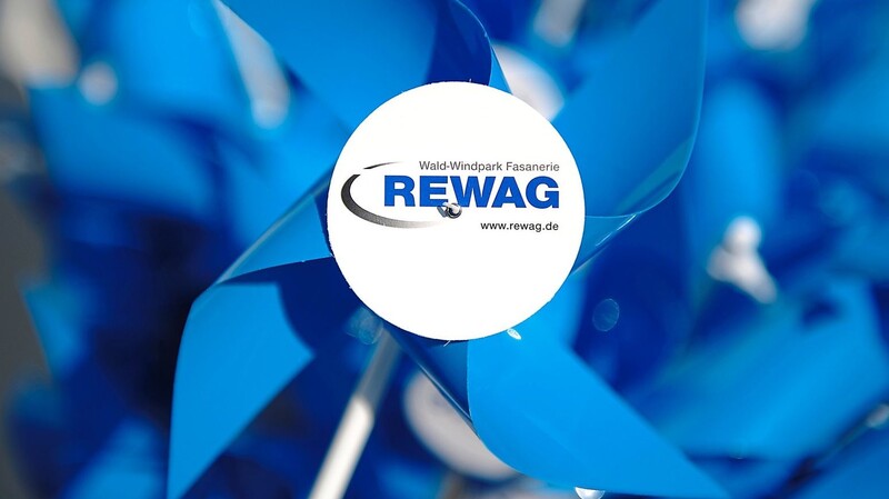 Ein Bürgerbegehren soll dem Regensburger Grundversorger Rewag mehr Wind in die Segel hauchen und bis 2030 komplett auf selbstproduzierten, erneuerbaren Strom umstellen lassen.