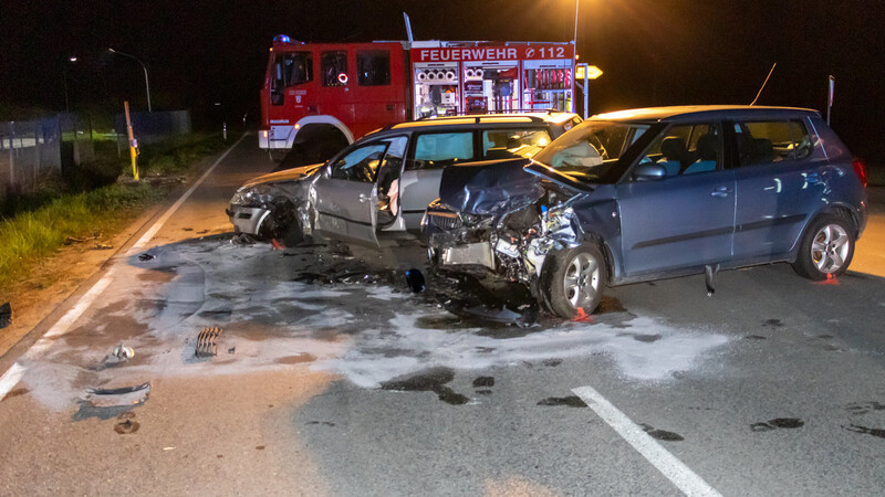 Beide Autos waren nach dem Unfall nicht mehr fahrbereit.