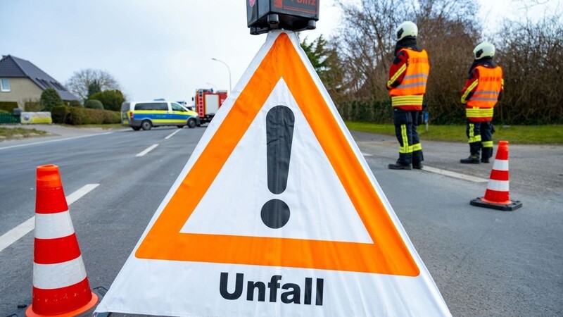 Bei dem Unfall entstand ein Schaden in fünfstelliger Höhe. (Symbolbild)