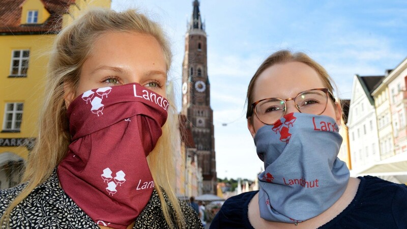 Loops mit dem Stadt-Logo wärmen nicht nur, sondern eignen sich auch als Mund-Nasen-Schutz.