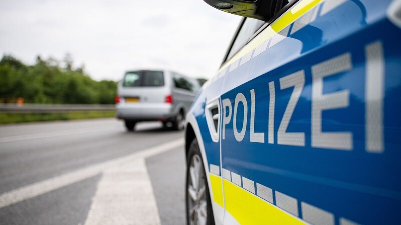 Die Polizei erwischte in Pentling einen Betrunkenen gleich zweimal hinter dem Steuer seines Autos. (Symbolbild)