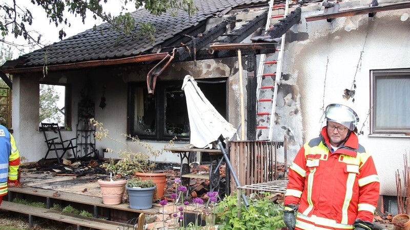 Das Feuer richtete laut Polizeiangaben erhebliche Schäden an.