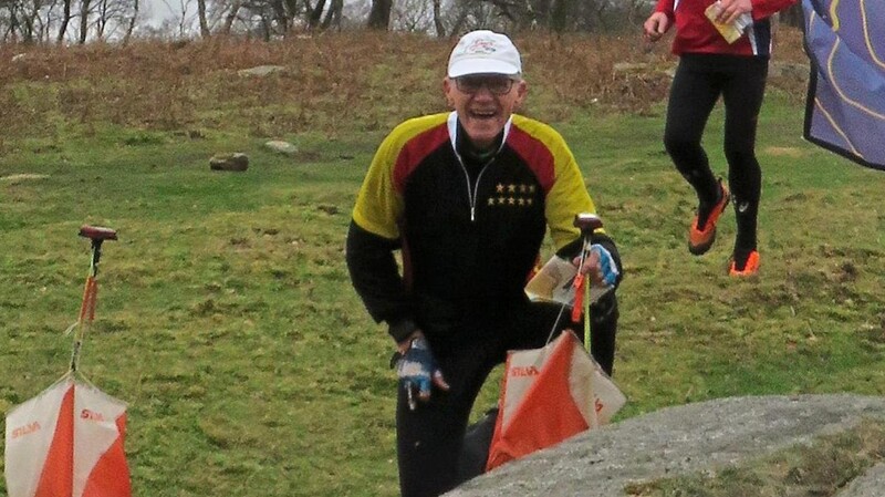 Jürgen Schwanitz im Zielbereich beim Mitteldistanzwettkampf im Hochmoorgelände.