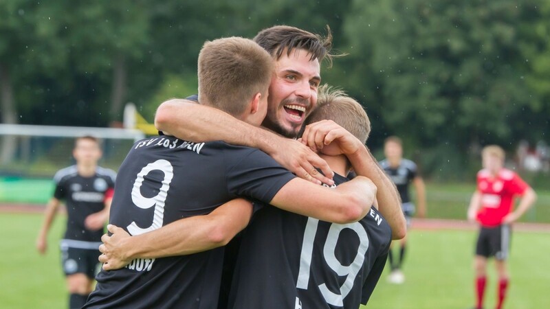 Mit sieben Treffern ist Gürkan Ögütlü (Mitte) derzeit der zweitbeste Torjäger des TSV Bogen - in der Winterpause verlässt er den Landesligisten.