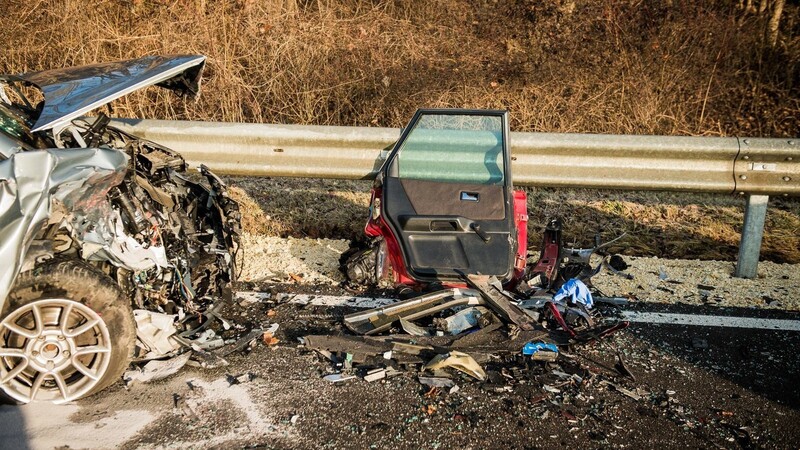 Nach dem Unfall bei Essing schwebt ein 82-Jähriger in Lebensgefahr.