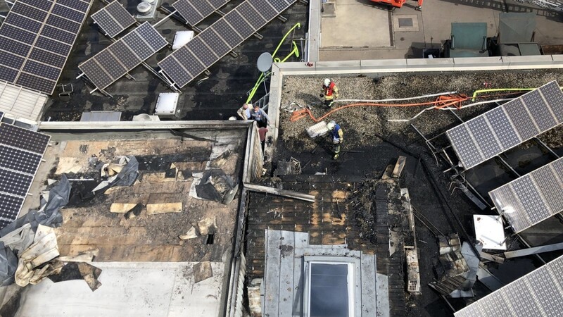 Auf dem Dach der Ergoldinger Autohauses brach am Sonntag ein Feuer aus. Insgesamt 200 Feuerwehrler löschten den Brand - und verhinderten Schlimmeres.