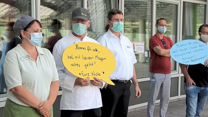 "Bonus für alle", lautet eine der zentralen Forderungen unter den Anwesenden.