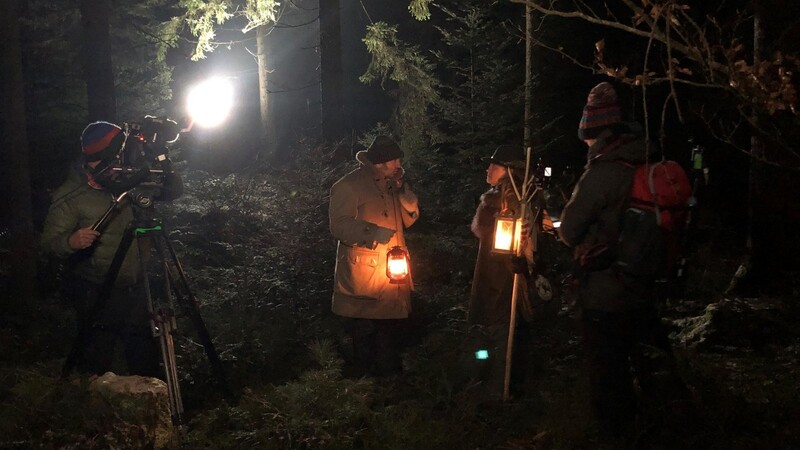 Im Wald zwischen Veitbauernhof und Waldeck wurden die Dreharbeiten in der Dunkelheit fortgesetzt.