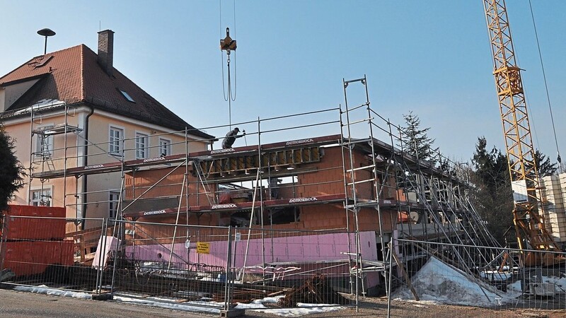 Das bestehende Gebäude des Kindergartens Eberspoint mit dem neuen Anbau.