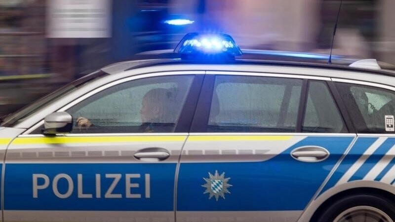 Nach derzeitigem Sachbestand hat der 17-jährige Mann die 19-Jährige in Schwandorf vergewaltigt. (Symbolbild)