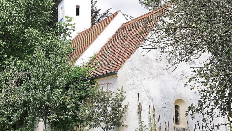 Das versteckte Kirchlein auf dem kleinen Hügel.