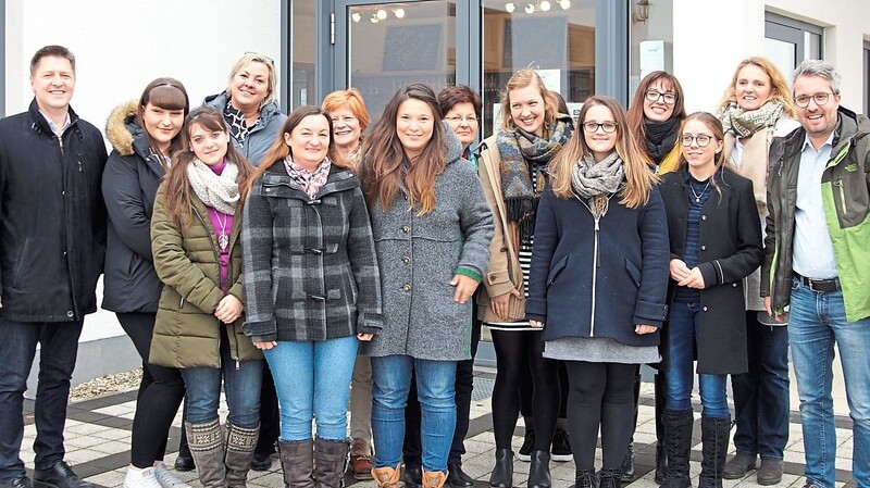 Im Inselcafé des Campingplatzes Freizeitinsel Bad Abbach ging das alljährliche Tourist-Info-Treffen über die Bühne; rechts Florian Best, der Geschäftsführer des Tourismusverbandes im Landkreis Kelheim.