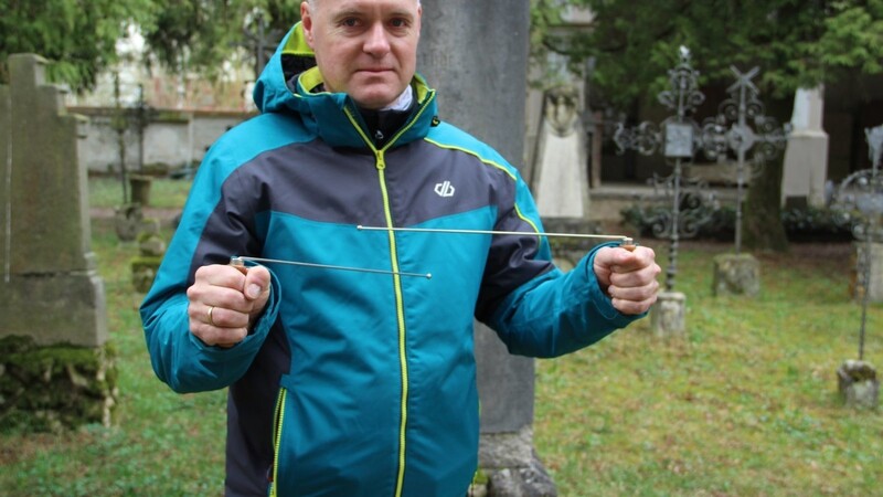 Stephan Knogl ist mit der Fachschaft deutscher Rutengänger zur Basilika St. Peter gekommen.