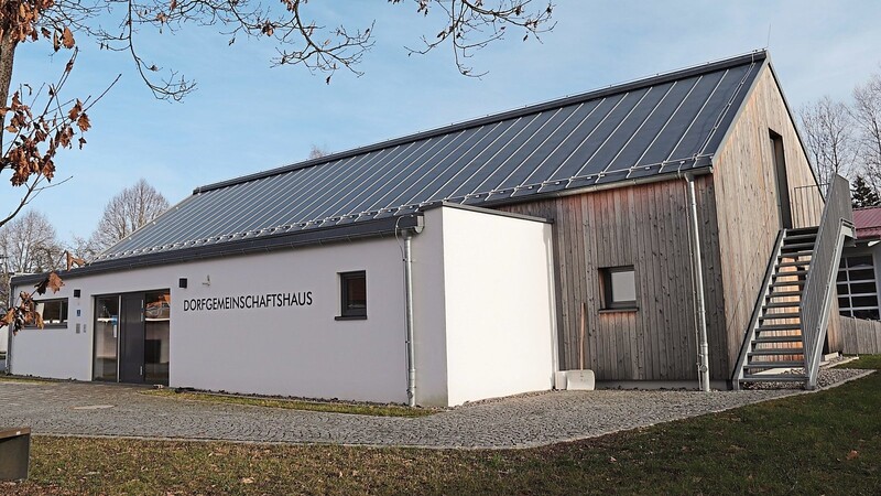 Ein Beispiel für ländliche Entwicklung: Das ALE Niederbayern förderte den Neubau des Dorfgemeinschaftshauses Heilbrunn, Gemeinde Wiesenfelden (Kreis Straubing-Bogen), mit 164.000 Euro.