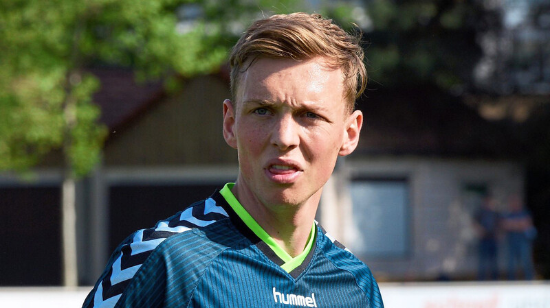 DER EINE GEHT, DER ANDERE KOMMT. Während sich Simon Weber (l.) vom Bayernligisten verabschiedet, heuert Daniel Gnjidic (rechtes Bild rechts) in Hankofen an. Der Defensiv-Allrounder kommt vom SSV Jahn Regensburg II