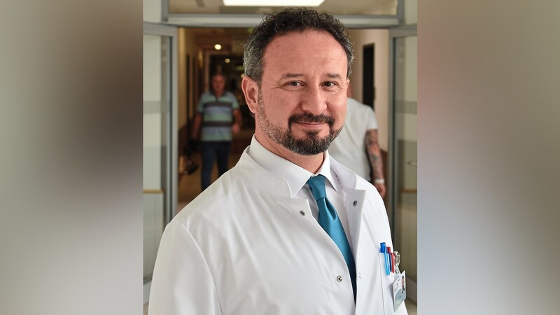 Dr. Dr. Tolga Taha Sönmez ist der neue Chefarzt für Mund-, Kiefer- und Plastische Gesichtschirurgie.