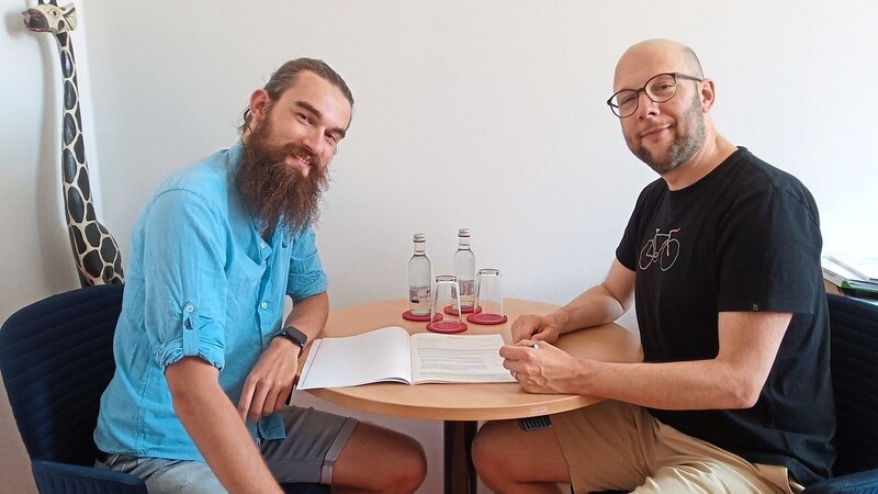 Die Koordinatoren Christian Buchner (links) und Johannes Elas vom Hospizverein Landshut bieten individuelle Informationsgespräche.