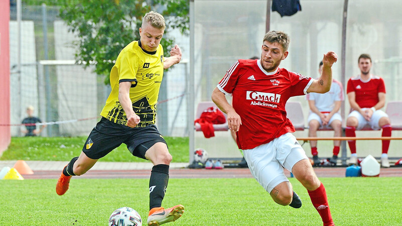 Stürmer Fabian Ziegler (in Gelb) hat bisher nicht nur 14 Tore für die Fortuna erzielt, er führt derzeit auch die Torschützenliste der Bayernliga Nord mit 14 Treffern an.