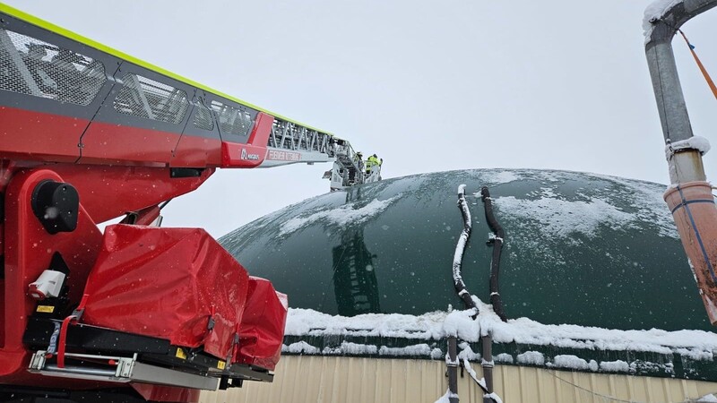 Auch zwei Biogasanlagen im nördlichen Landkreis mussten wegen der Schneelast abgeräumt werden.