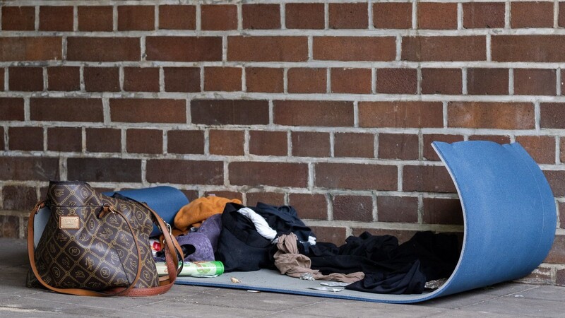 Es gibt Obdachlose, die die Notunterkünfte nicht nutzen möchten. Sie schlafen auf der Straße.
