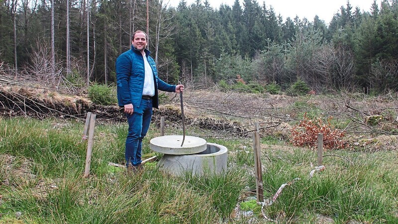 Es war ein langer Kampf: Jetzt aber liegt die wasserrechtliche Erlaubnis vor, Quelle 5 kann erschlossen und damit die Wasserversorgung im Oberland sichergestellt werden. Das freut nicht nur den Wasserbeauftragten des Rötzer Stadtrats, Georg Reitinger.