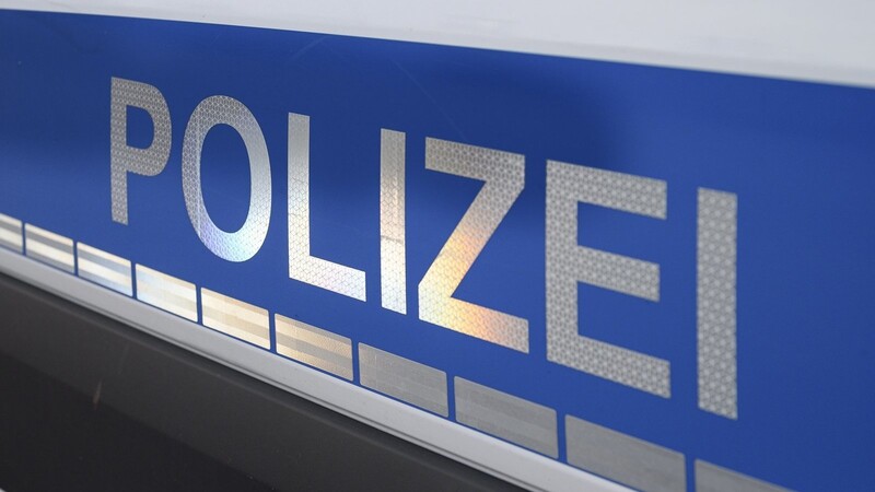 Die Kriminalpolizeiinspektion Landshut bittet um Zeugenhinweise.