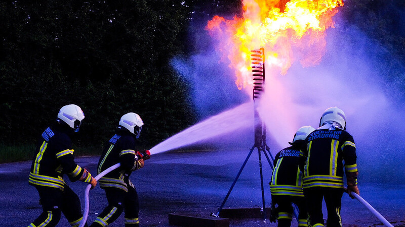 Eine brandheiße Übung der Freiwilligen Feuerwehr Straubing.