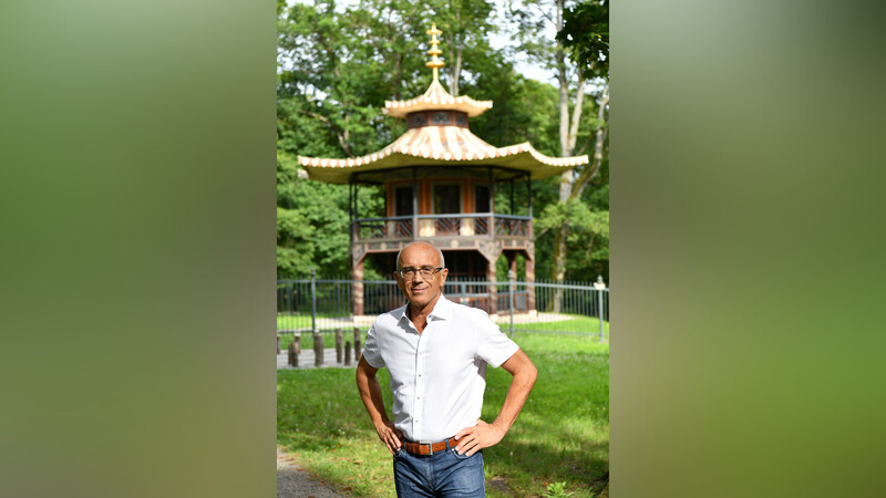 Franz Kastenmeier hegt große Leidenschaft für den Chinesischen Turm in Donaustauf.