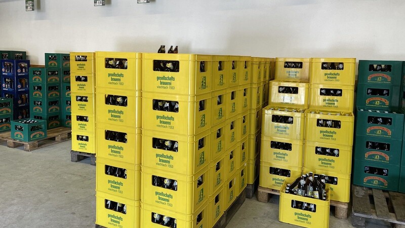 Die Gesellschaftsbrauerei Viechtach muss den Betrieb einstellen. Bier und alkoholfreie Getränke sind aber weiterhin erhältlich. Dazu kooperiert die Familie Kemenyfy mit der Hofmark Brauerei.