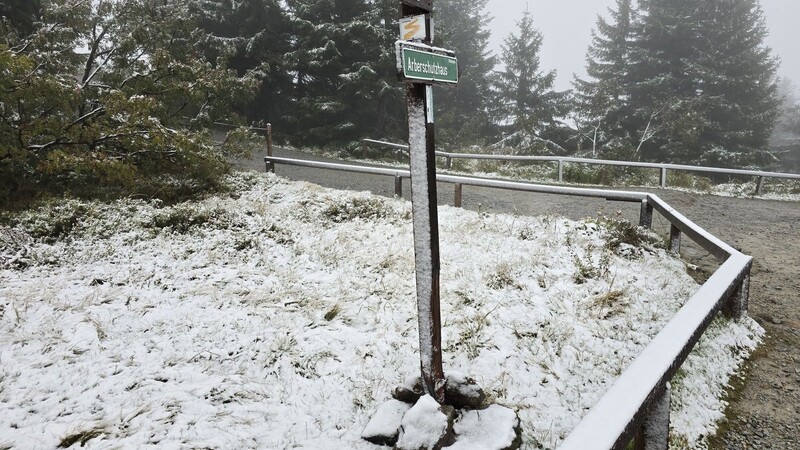 Am Großen Arber hat es bereits geschneit.