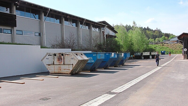 Zweieinhalb Monate lang war der Wertstoffhof nach dem Großbrand geschlossen.