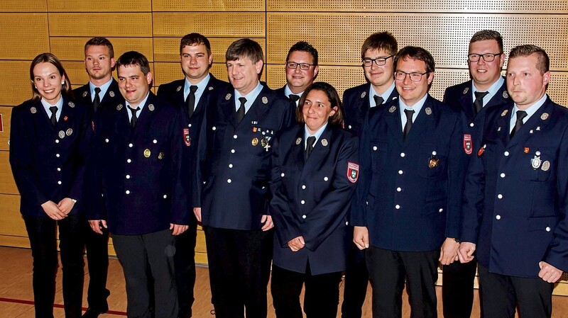 Der neue Vorstand des Feuerwehrvereins (v. l.): Katharina Brendel, Sebastian Brendel, Stefan Elfinger jun., Sebastian Elfinger, Martin Stanglmaier, Stefan Kehren, Anita Stanglmaier, Korbinian Hofmaier, Michael Schirm, Georg Hiltensberger und Sebastian Biendl.