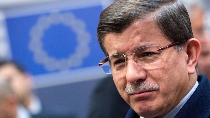 Unmittelbar nach seinem größten politischen Erfolg steht Ministerpräsident Ahmet Davutoglu vor dem Scherbenhaufen seiner langjährigen AKP-Laufbahn.