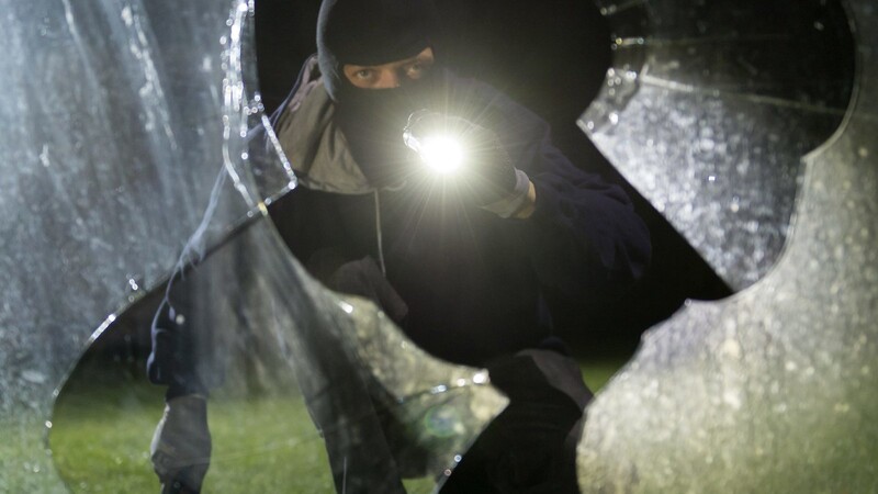 Die Polizei hat am Wochenende einen Einbrecher in Nandlstadt auf frischer Tat erwischt (Symbolbild).