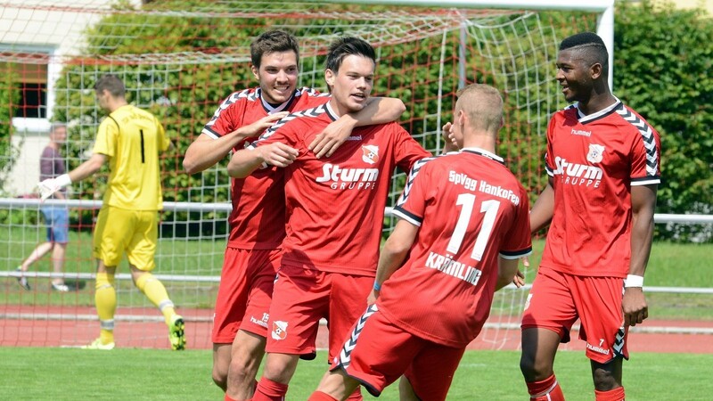 Die Spieler der SpVgg Hankofen hatten allen Grund zum Jubeln.