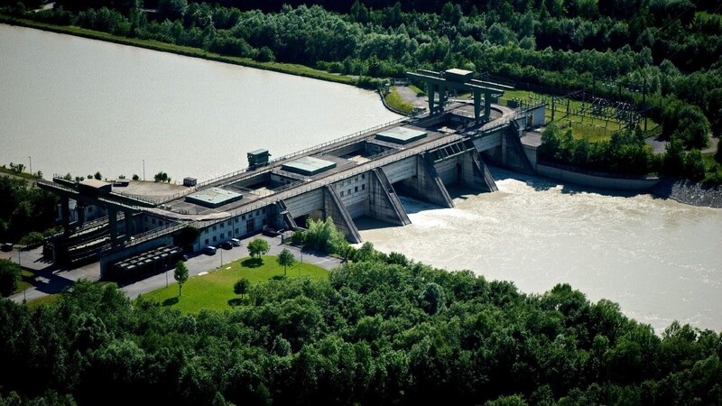 Wasserkraftwerke produzieren umweltfreundlichen Strom, machen mitunter aber auch den Fischen das Leben schwer.