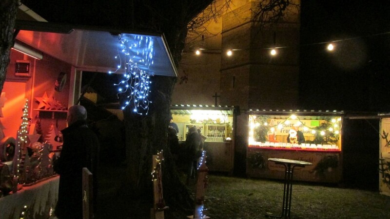 Am Abend ist die Stimmung beim Markt auf dem "Heiligen Berg" immer am eindrucksvollsten.