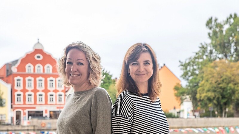 Stefanie Schüßler (links) und Julia Haro sind Integrationslotsinnen bei der Freiwilligenagentur Landshut.