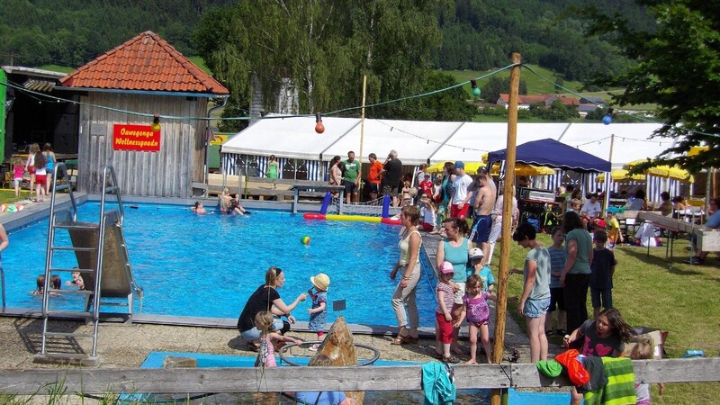 Am Samstag findet die Poolparty in Einweging statt.