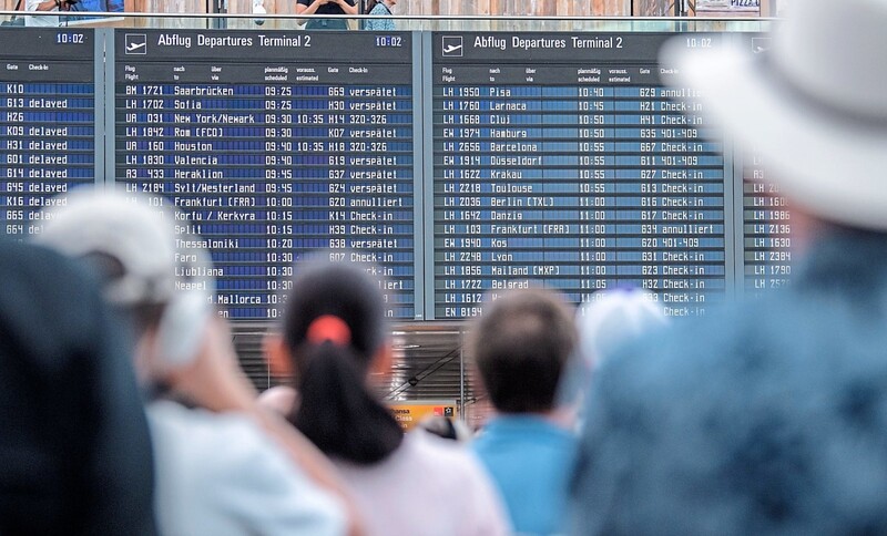 Wenn man flexibel ist und Angebote vergleicht, lassen sich viele Euros bei Reisen sparen.  