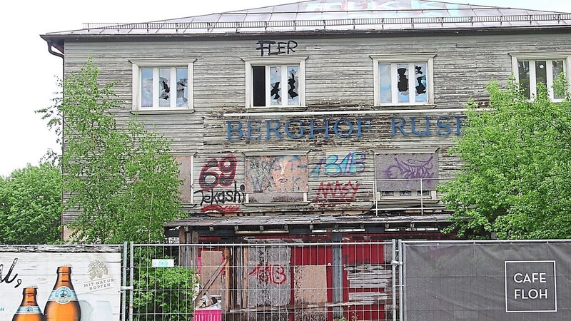 Das alte Hotel Berghof Rusel könnte derzeit der Schauplatz eines Horrorfilms sein.