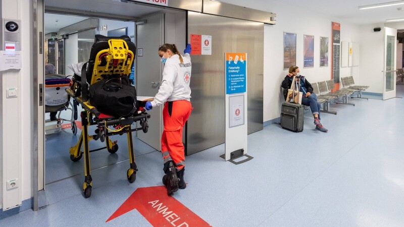 Am Eingang der Notaufnahme im Klinikum rechts der Isar. In München hat sich die Qualität der Notversorgung verschlechtert. Und es wird noch schlimmer werden.