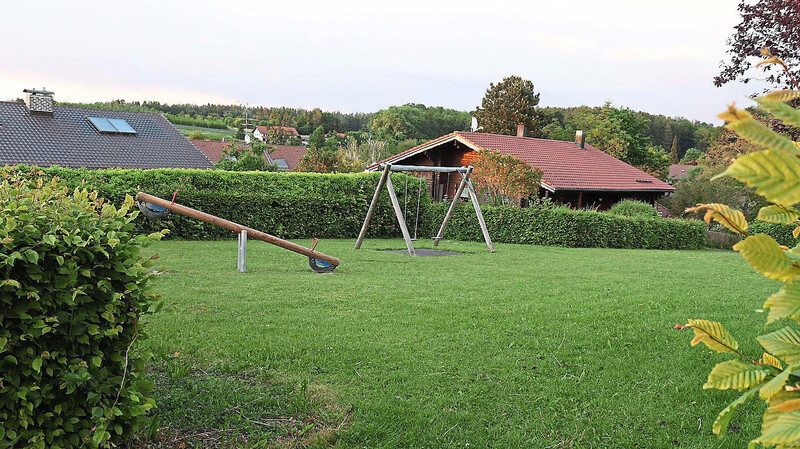 Etwas langweilig präsentiert sich der Spielplatz in der Ringstraße in Nandlstadt. Das wird sich in den nächsten Monaten wohl gründlich ändern.