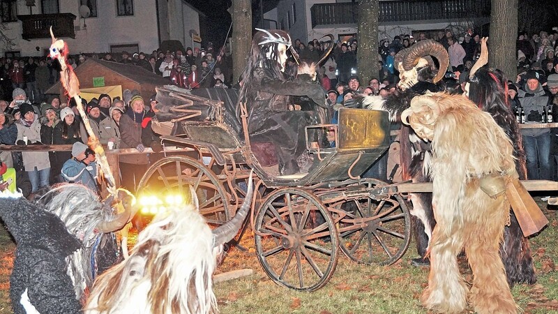 Auf professionelle Masken und tolle Choreographien dürfen sich die Besucher der 16. Lamer Rauhnacht freuen.