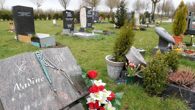 Das muslimische Gräberfeld am Landshuter Nordfriedhof. Etwa 40 Menschen sind hier bestattet, es ist Platz für weitere. Die Gräber sind Richtung Mekka ausgerichtet.  Foto: